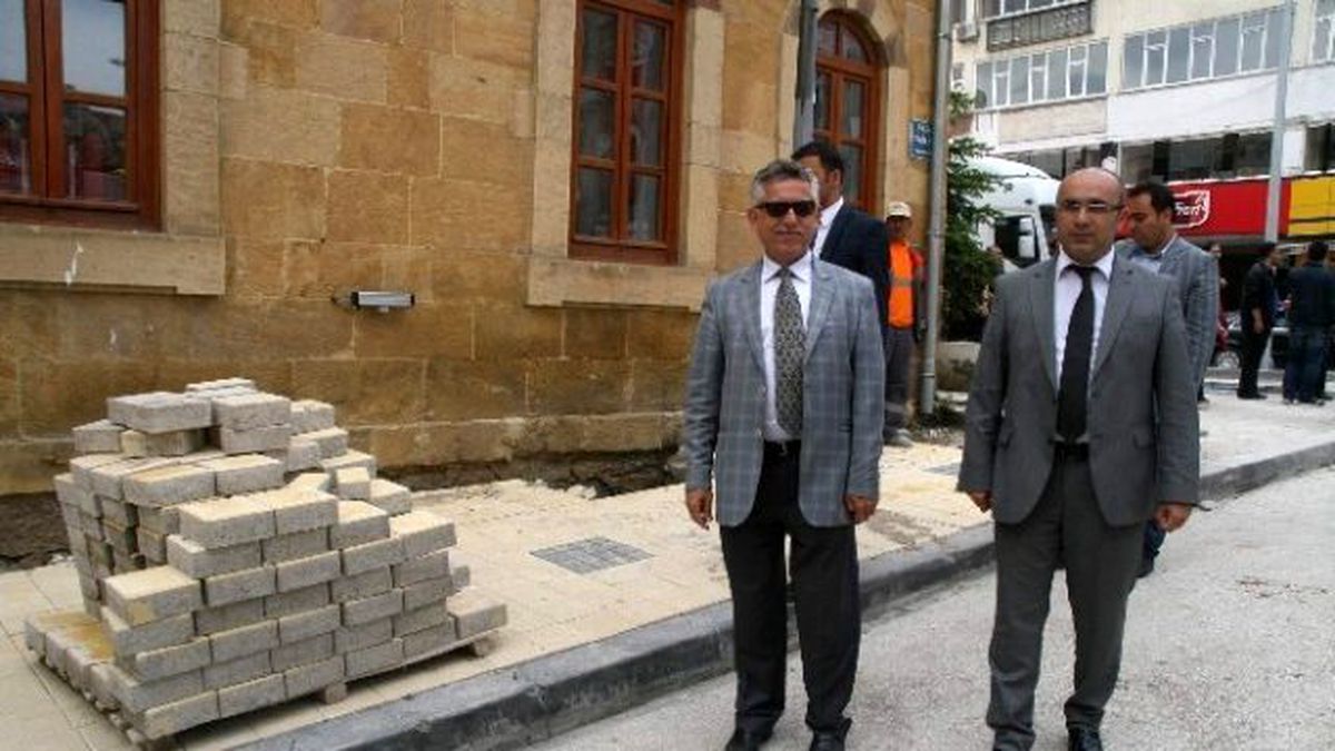 Yozgat Lise Caddesinde Kaldırımlar Ramazan\'dan Önce Tamamlanacak