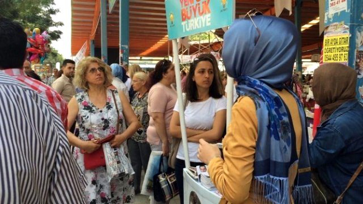 Adana\'da AK Parti\'li Kadın Görevlilere Saldırı