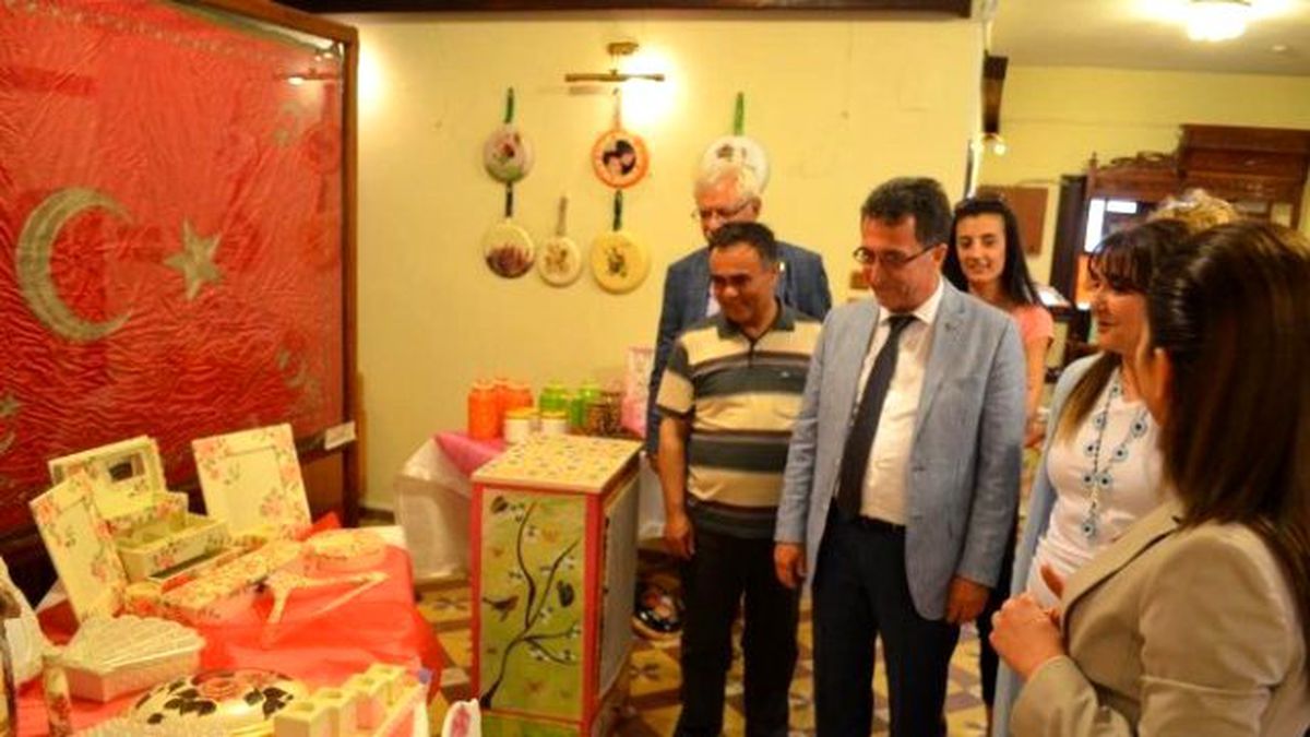 Ahşap Boyama Kursu Sergisi Açıldı
