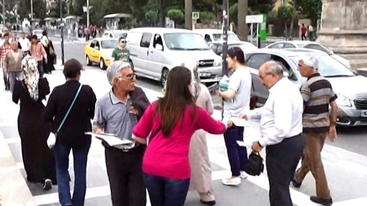 Ak Kadınlardan Vatandaşlara Gazete ve Kitap