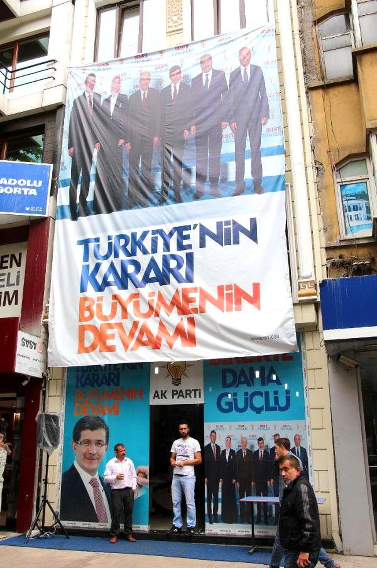 AK Parti\'nin, Cumhurbaşkanı\'nın Şiir ve Şarkısını Kullanmasına Yasak