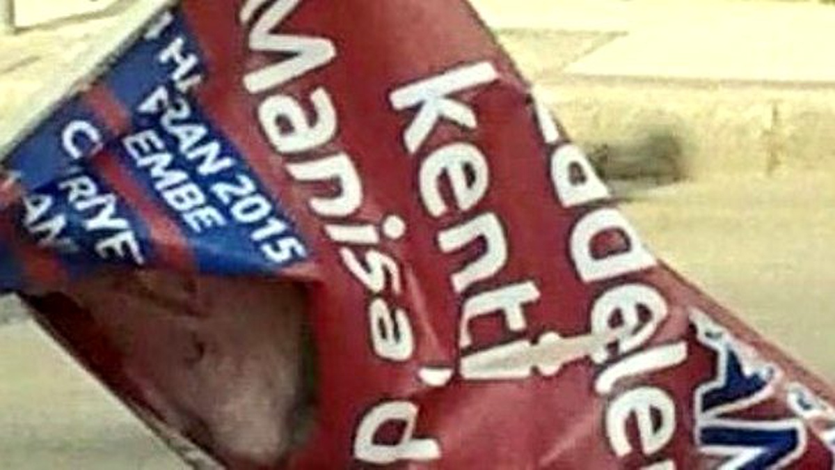 Alaşehir\'de Cumhurbaşkanı\'na Ait Afişler Tahrip Edildi İddiası