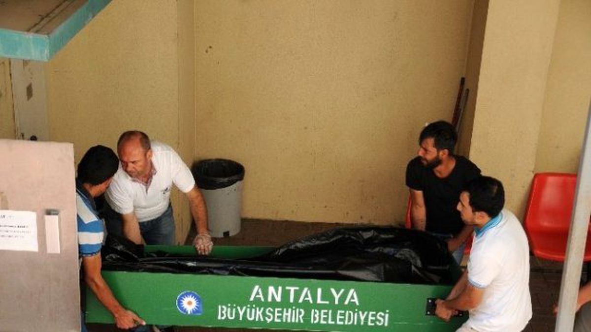 Antalya\'da Öldürülen Suriyeli Kadının Cenazesi Morgdan Alındı