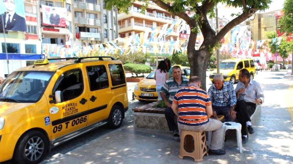 Aydın\'da Taksiciler Direksiyon Değil Zar Sallıyor