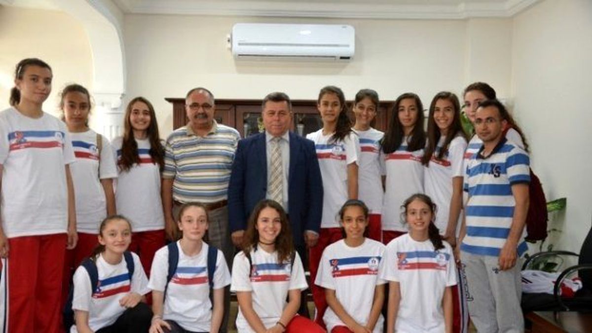 Aydınlı Bayan Voleybolcular Adını Finale Yazdırdı