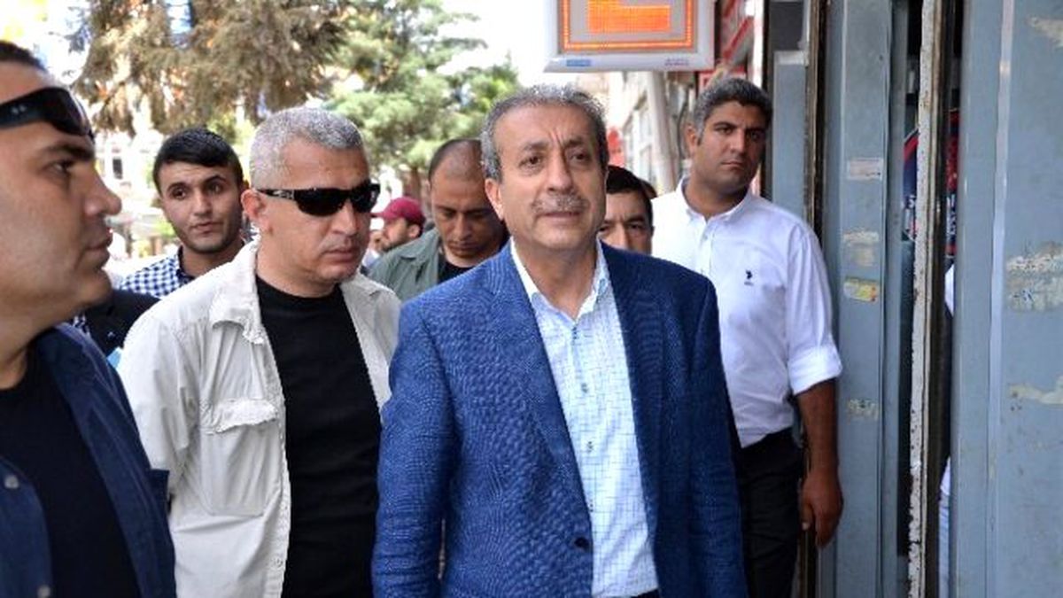 Bakan Eker Silvan\'da Hdp\'ye Yüklendi