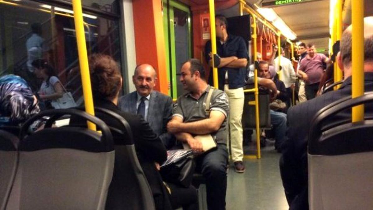 Bakan Müezzinoğlu, Bursa Metrosunda