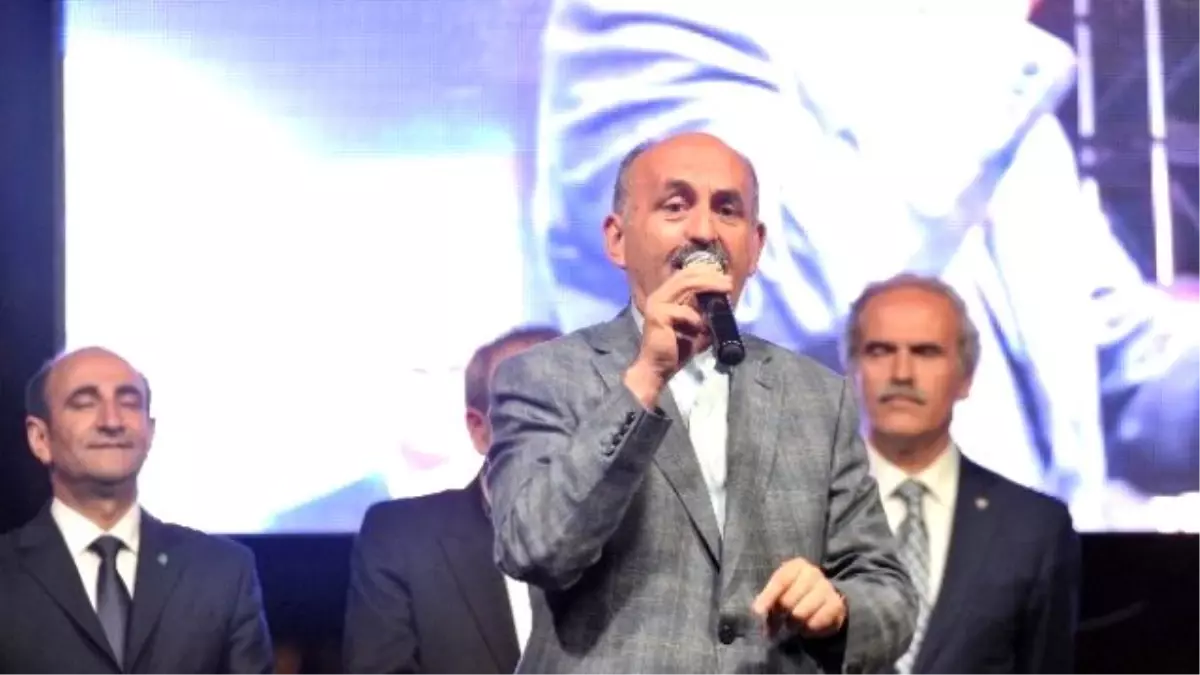 Bakan Müezzinoğlu\'ndan Miting Havasında Konuşma