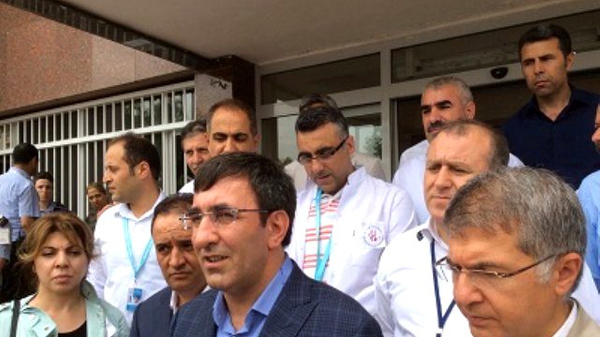 Bakan Yılmaz, Devlet Hastanesi\'ni Ziyaret Etti