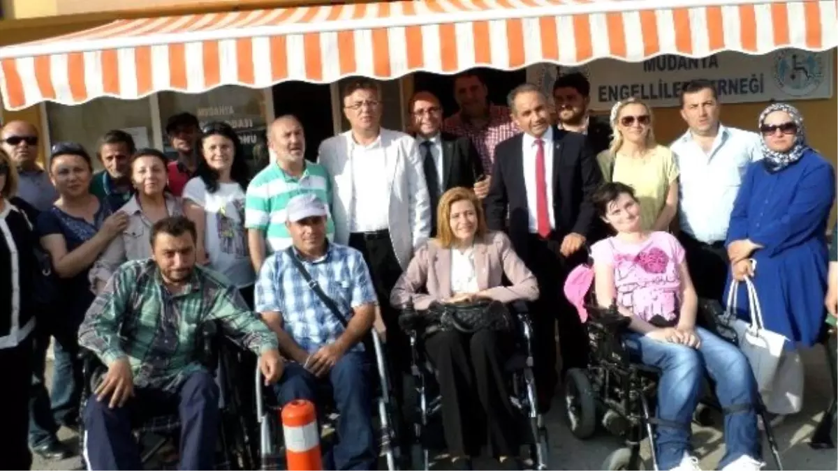 Bennur Karaburun'dan Mudanya Engelliler Derneği Ziyareti