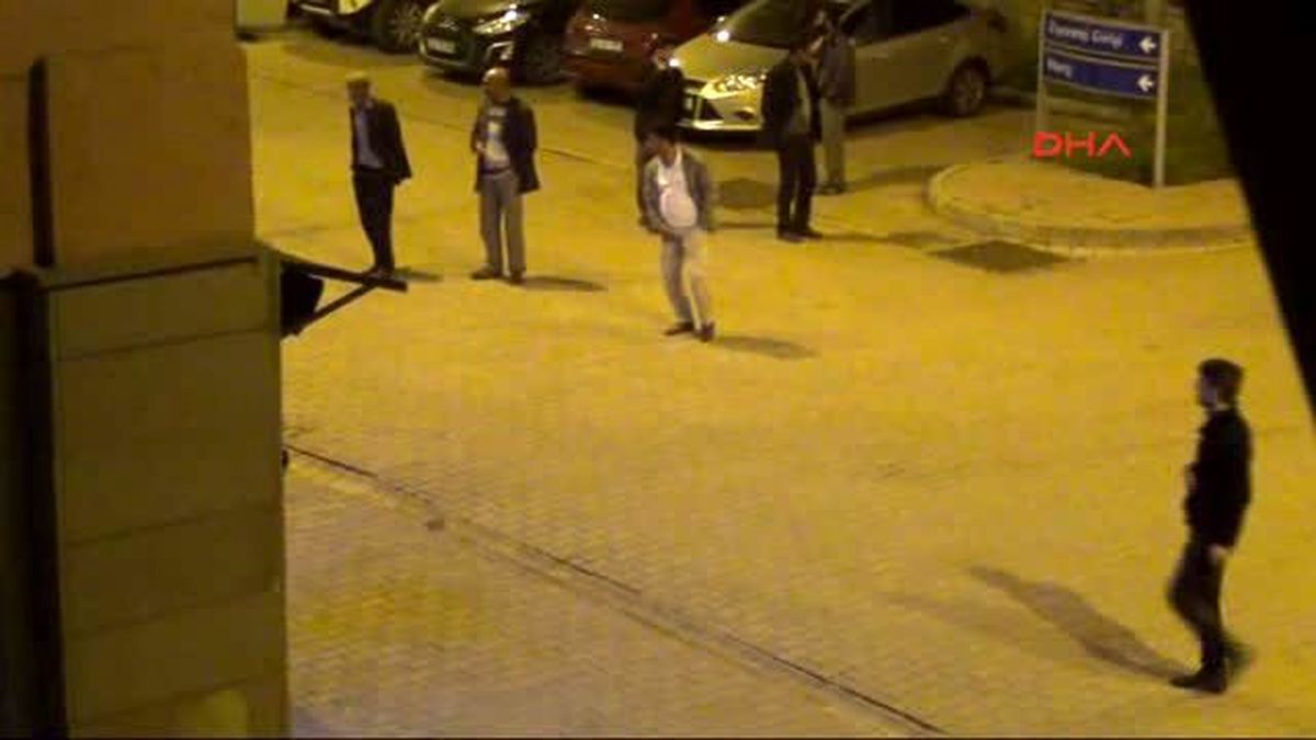 Bingöl\'de Hdp\'nin Seçim Minibüsünün Şoförü Öldürülmüş Olarak Bulundu