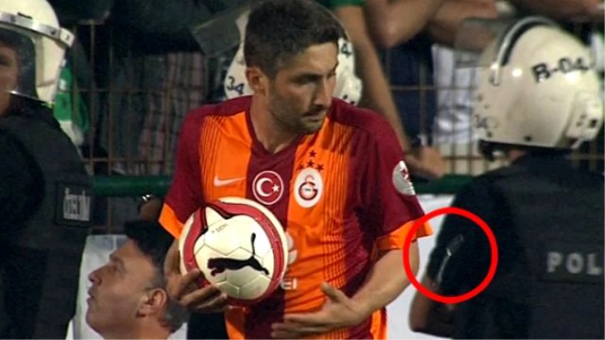 Bursaspor Maçında Galatasaraylı Sabri\'ye Çakı İsabet Etti