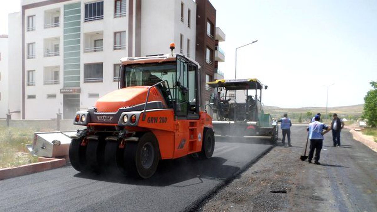 Elazığ Cadde ve Sokaklarını Asfaltlıyor