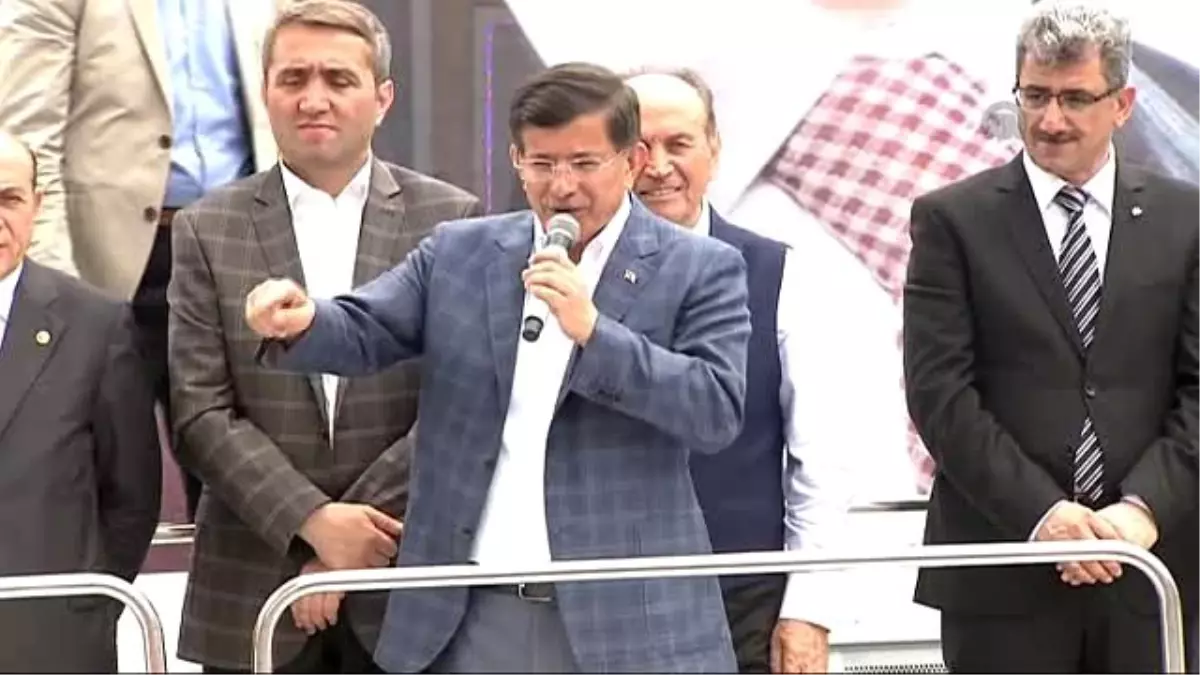 Davutoğlu: "Biz Dev Olarak Ayağa Kalkmışız, Bu Cücelere Meydanı Bırakmayız" (Sancaktepe)