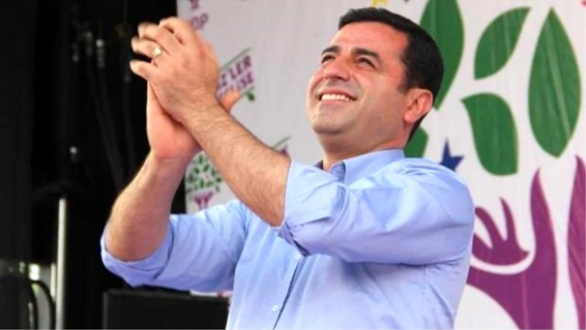 Demirtaş Kalabalığı Uyardı: Halay Çekmeyesiniz Sakın