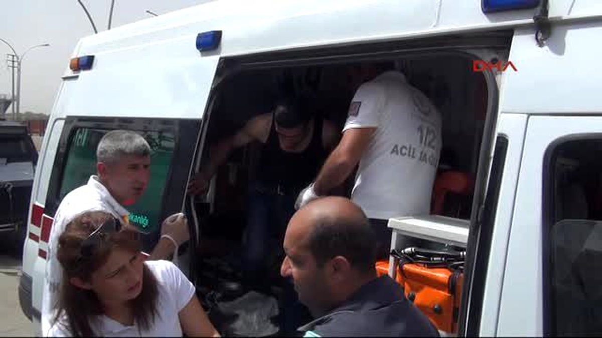 Diyarbakır? da Kaçak Yapıyı Yıkıma Giren Zabıtaya Taşlı Sopalı Saldırı 4 Yaralı
