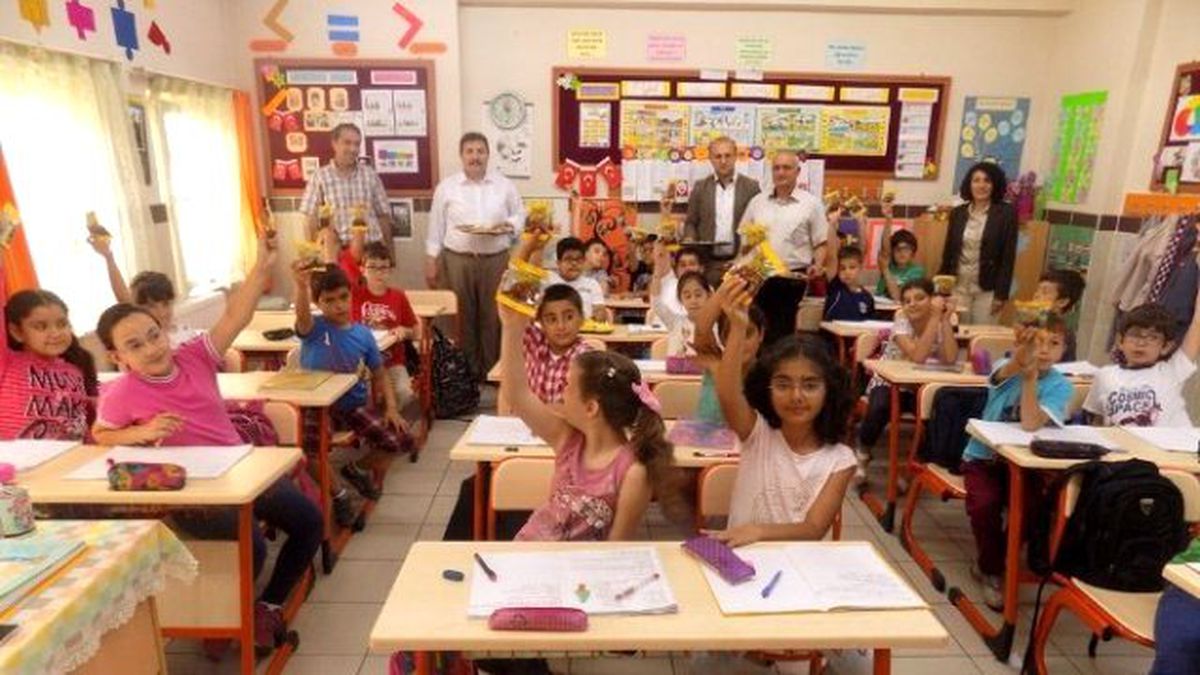 Edremit\'te Kuru Üzüm Dağıtımı Yapıldı