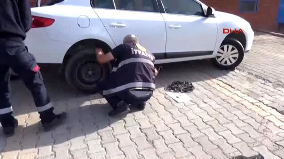 Erzincan - Otomobil Tekerindeki Yavru Kedi Kurtarıldı