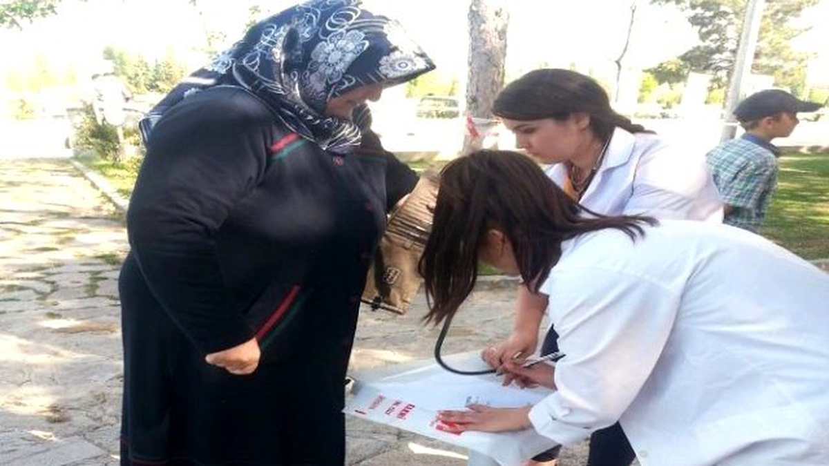 Gediz Shmyo Öğrencilerinden Sağlık Taraması