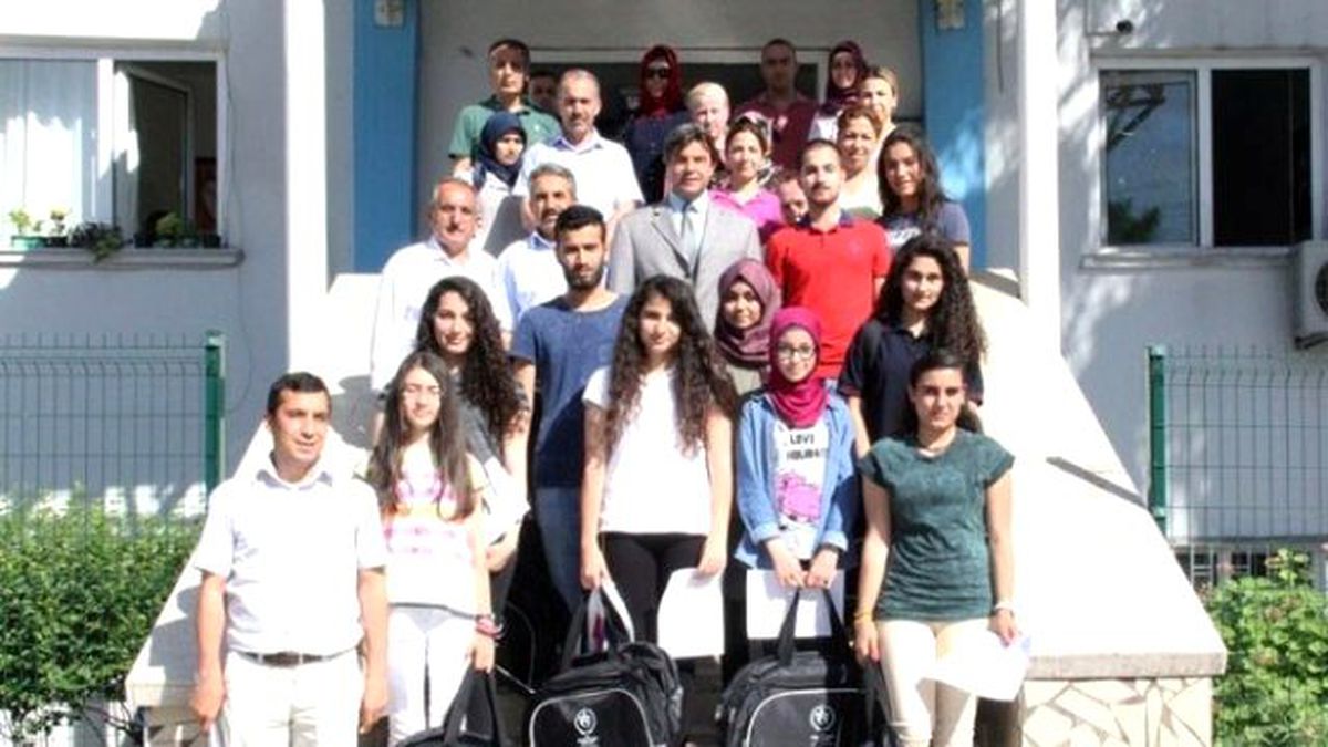 Gençlerden Ecdada Mektup" Yarışmasında Dereceye Girenler Ödüllendirildi