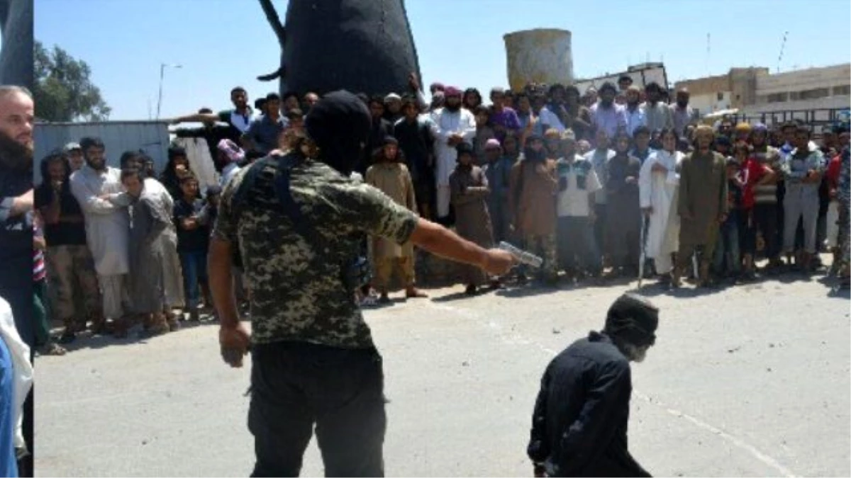 IŞİD, Ajanlıkla Suçlanan Yaşlı Adamı Kalabalık Önünde İnfaz Etti