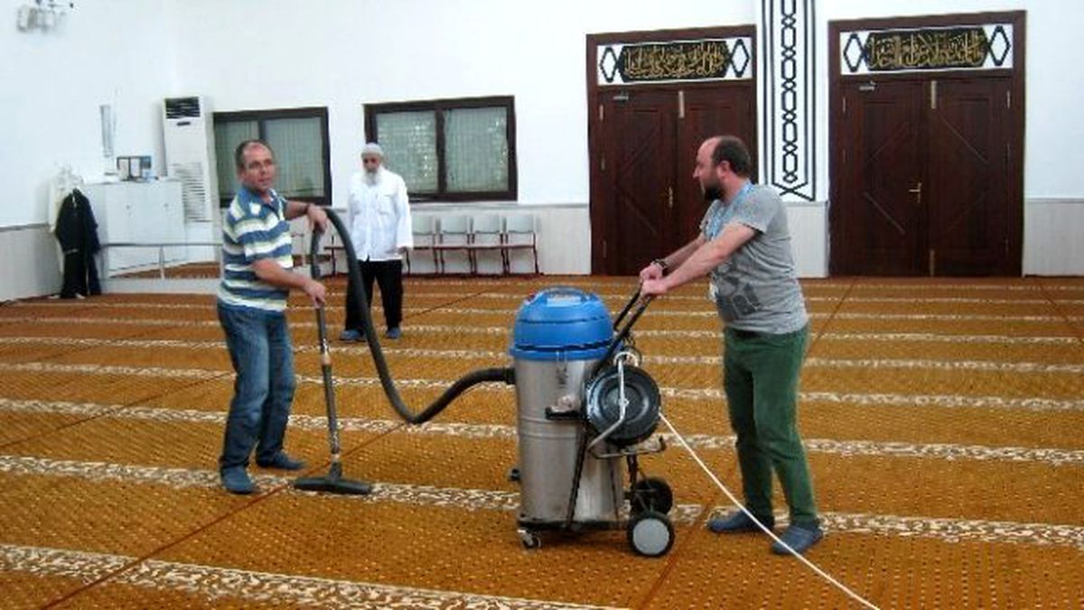 İzmit\'te Günde Ortalama 10 Cami Temizleniyor