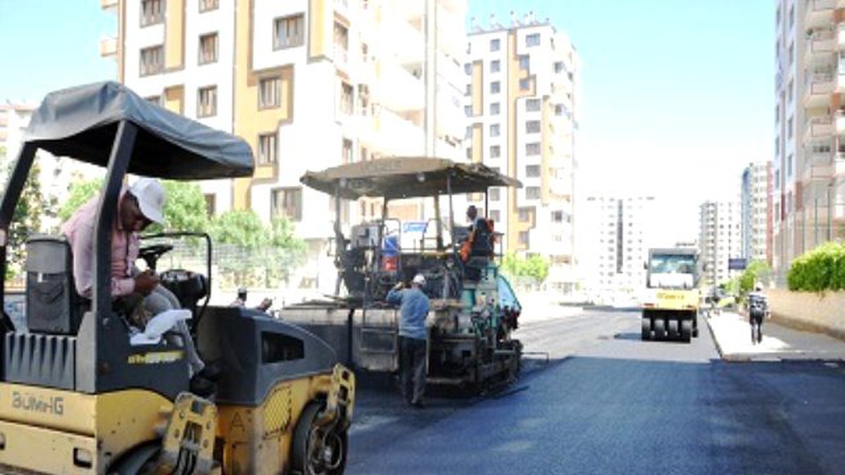Kayapınar\'da Köy Yolları Yapılıyor