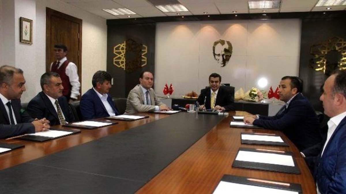 Kayserispor Yönetiminden Vali Düzgün\'e Ziyaret