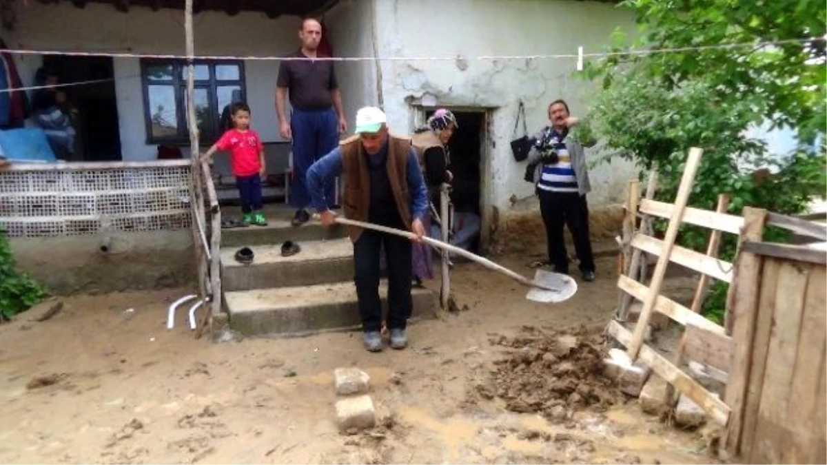 Kırıkkale\'de Şiddetli Yağış Su Baskınlarına Neden Oldu.