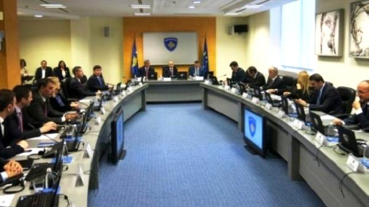 Kosova\'da Halkın Kamu Kurumlarına Olan Borçlarının Silinmesi İçin Yasa Tasarısı Onaylandı