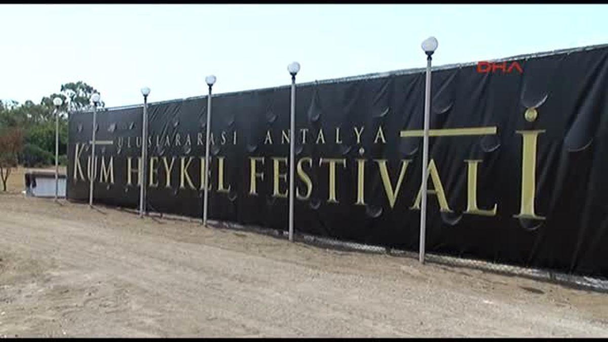 Kum Heykeller Sergilenmeye Başlandı