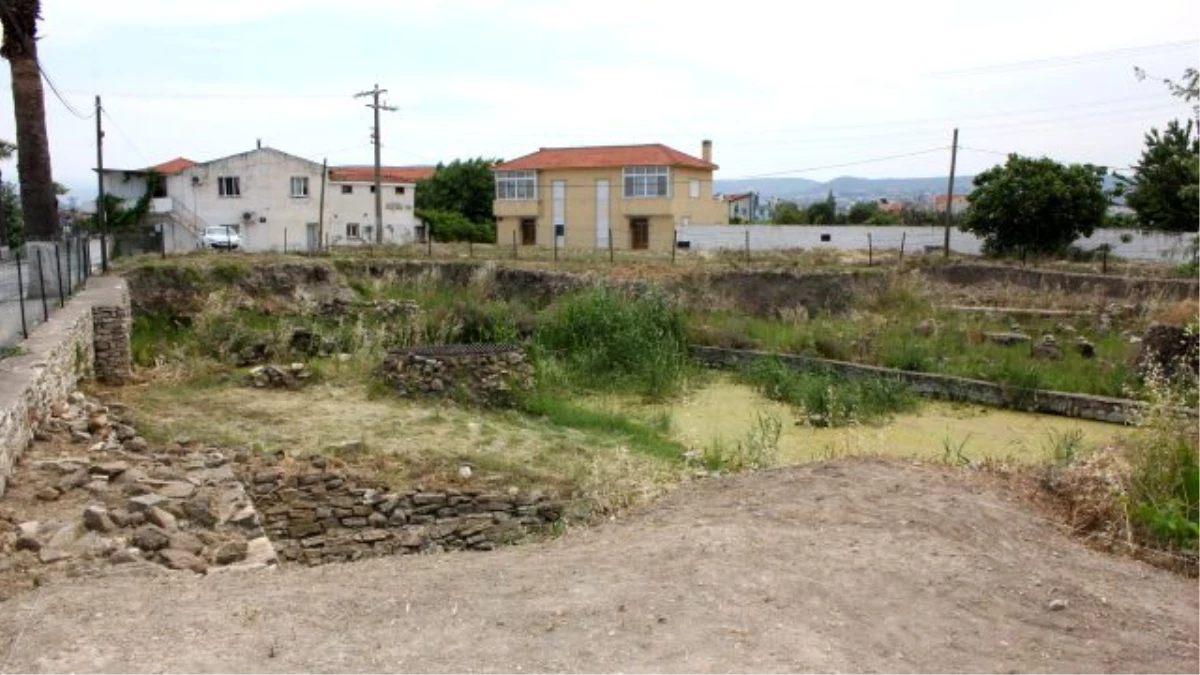 Limantepe Kazılarına İlk Kazmayı Başkan Sibel Uyar Vurdu