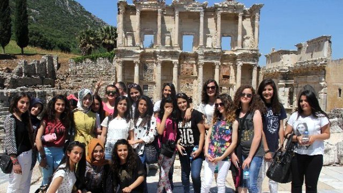 Manisalı Bin 600 Genç \'Şehirler ve Kültürler Projesi\' ile Buluşuyor