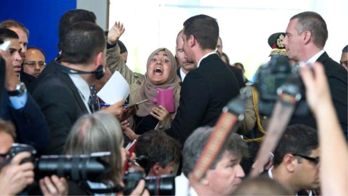 Merkel-Sisi Basın Toplantısına Genç Gazetecinin Protestosu Damga Vurdu