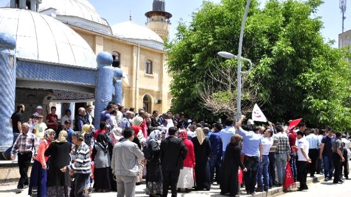 Milli İttifak\'ın Kahramanmaraş Milletvekili Adayı Yanar, Afşin\'deki Pir Ali Camii Avlusunda Konuştu...