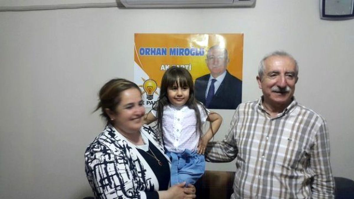 Miroğlu\'nun Minik Hayranı Görenleri Şaşırttı