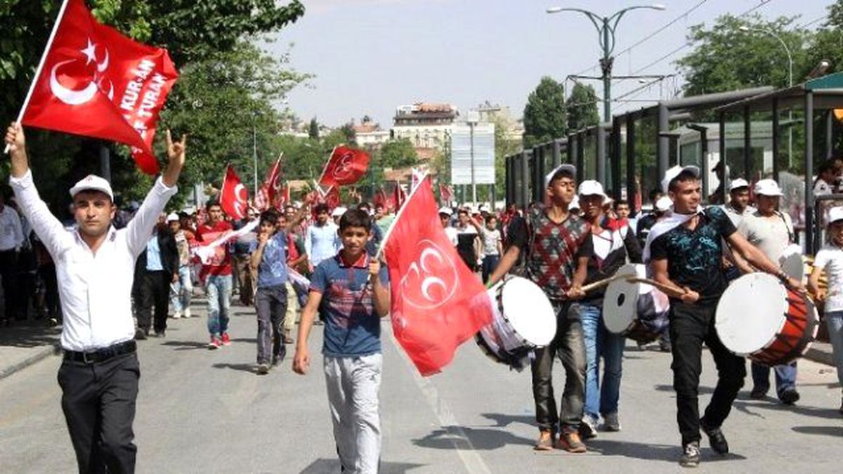 Miting Sonrası Davullu Zurnalı Yürüyüş