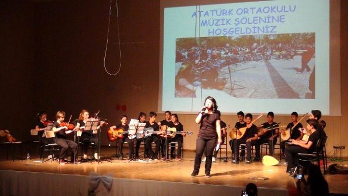 Öğrencilerden Geleneksel Müzik Dinletisi