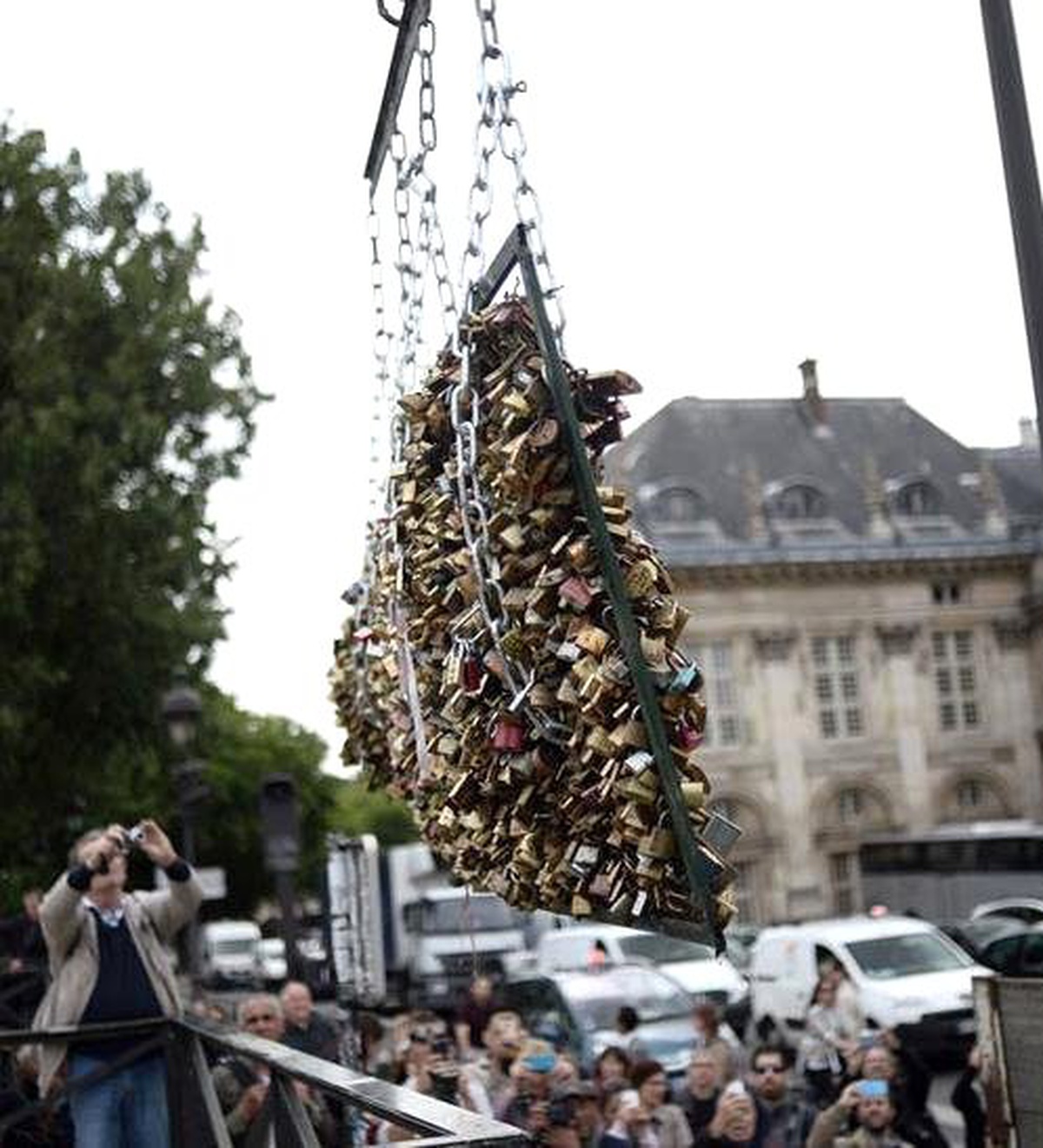 Pont Des Arts`ta Kilitler Yıkılıyor