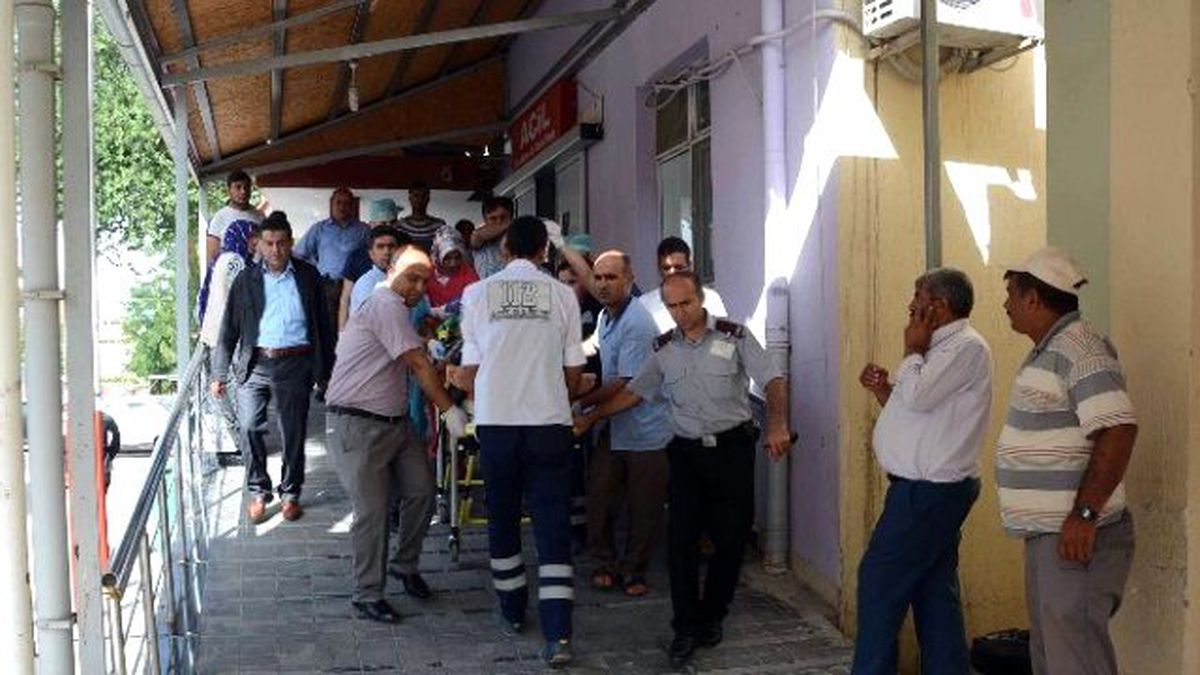 Şanlıurfa\'da Mültecileri Taşıyan Araç Kaza Yaptı: 1 Ölü, 7 Yaralı