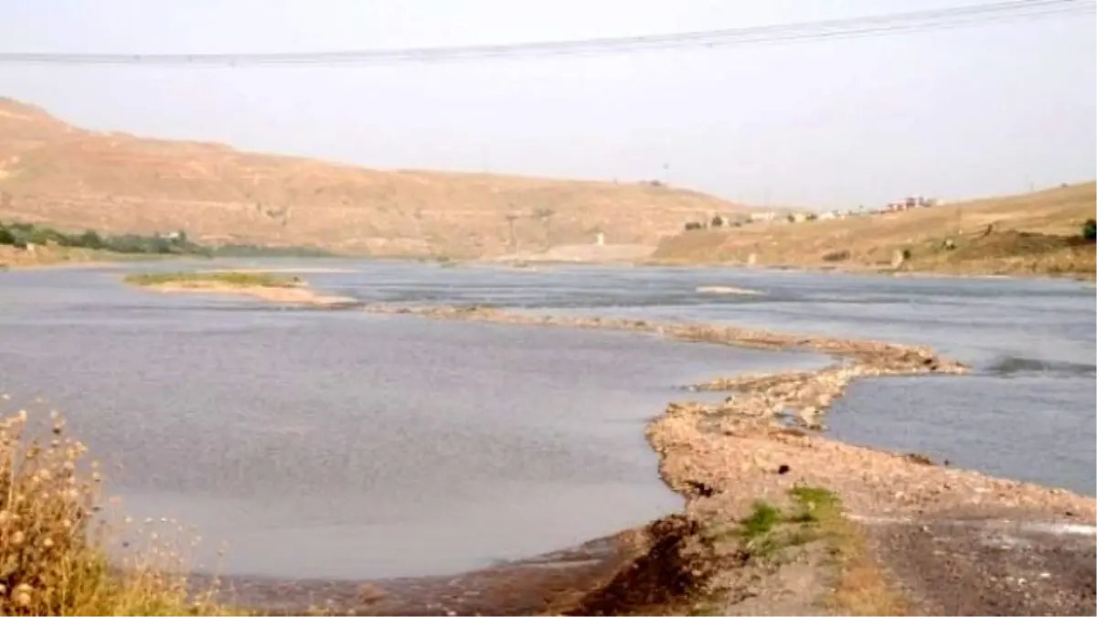 Serinlemek İçin Dicle Nehri\'ne Giren Genç Boğuldu