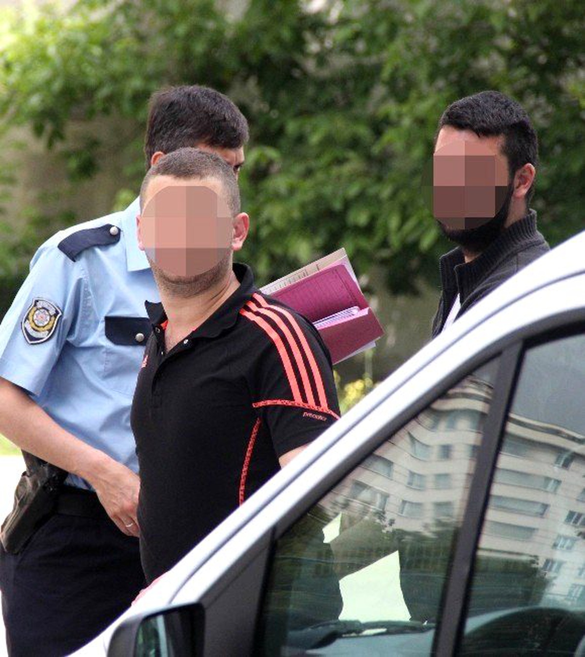 Silahla Yakalanan 2 Kişi Gözaltına Alındı