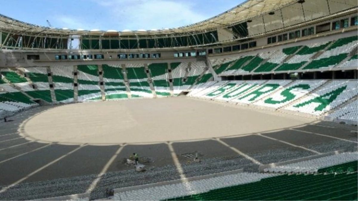 Timsah Arena\'da Çimler 10 Gün İçinde Seriliyor