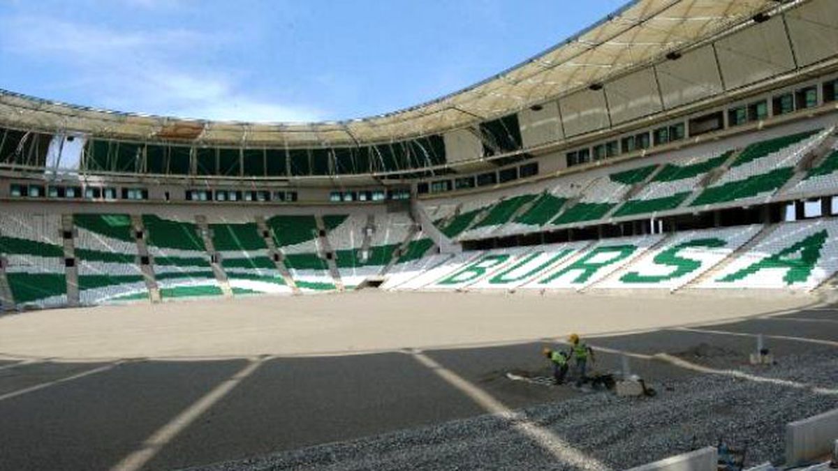 Timsah Arena\'da Sıra Çime Geldi