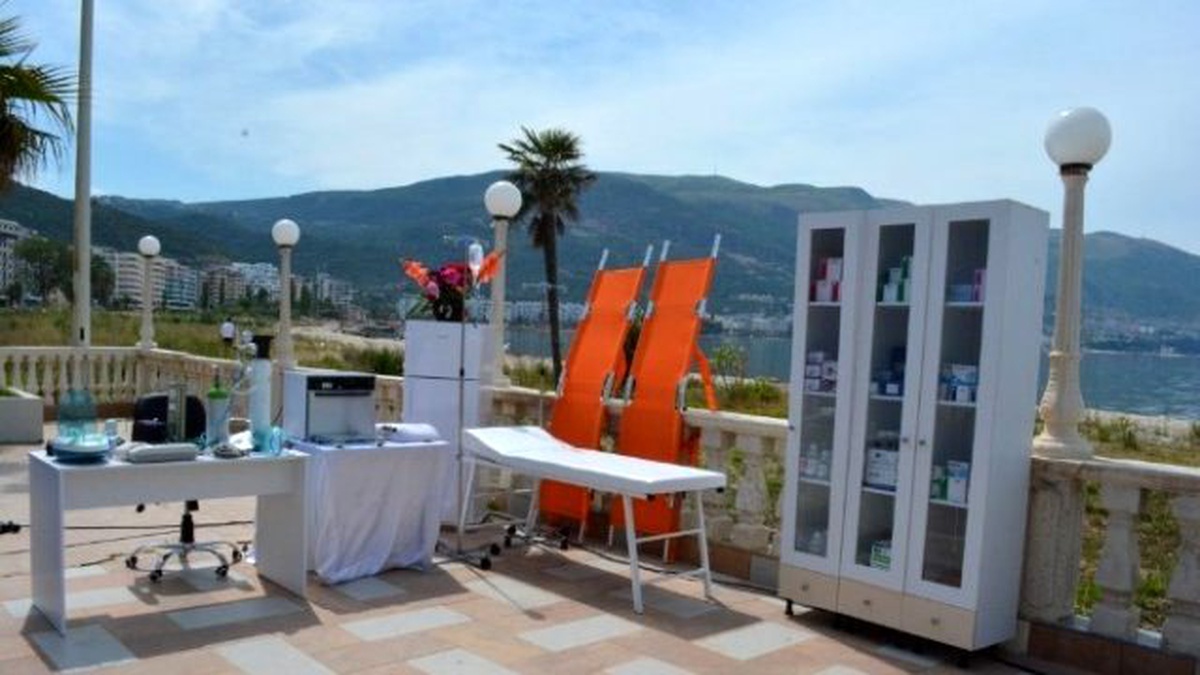 Arnavutluk\'ta Turizm Bölgelerinde Bulunan Sağlık Merkezlerine Malzeme Desteği