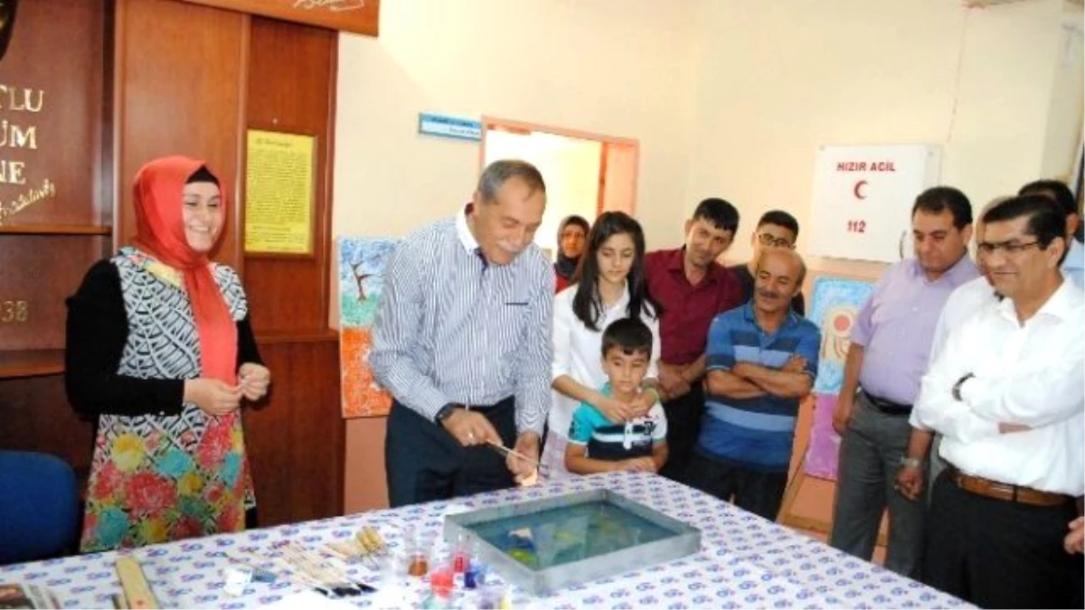 Başkan Özdemir, Okullarda Yıl Sonu Sergi Açılışı Yaptı