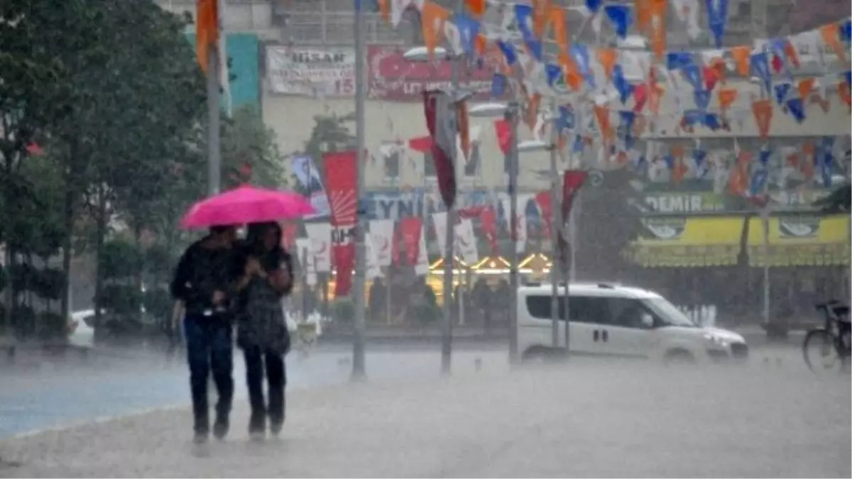 Bolu\'da Yoğun Yağmur Hayatı Felç Etti