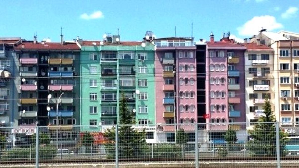 D-100\'e Bakan Binaların Dış Cepheleri İyileştirildi