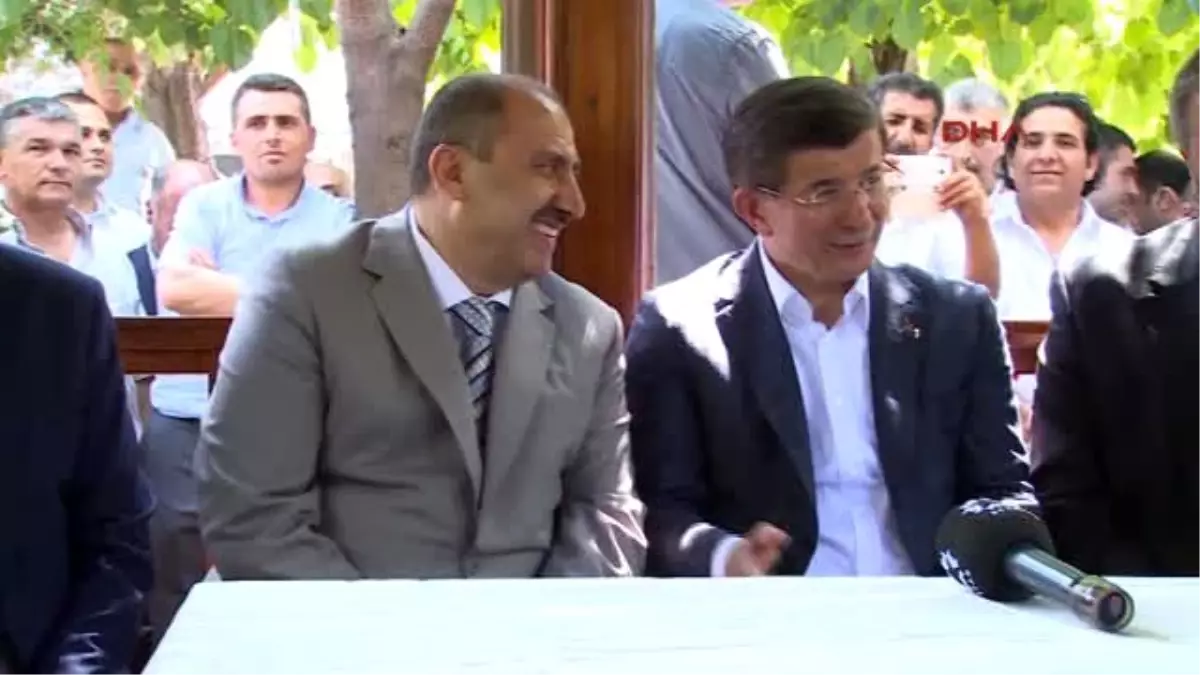 Davutoğlu, Taksicilerle Menemen Yedi