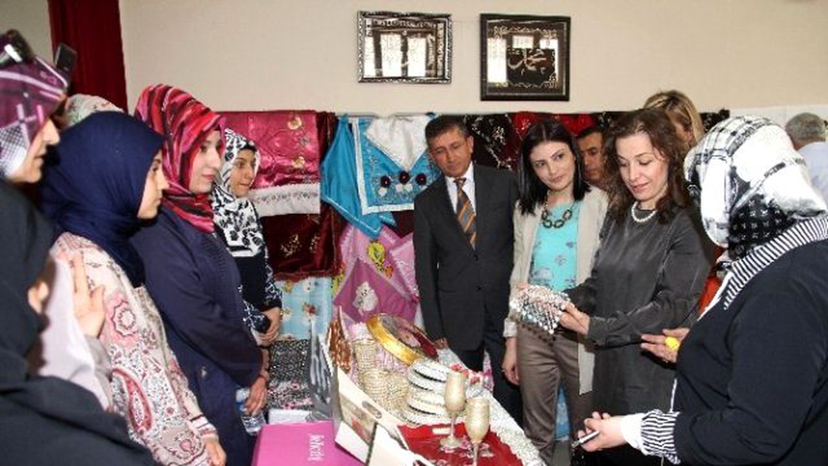 Elazığ\'da El İşi Ürünleri Sergisi Açıldı